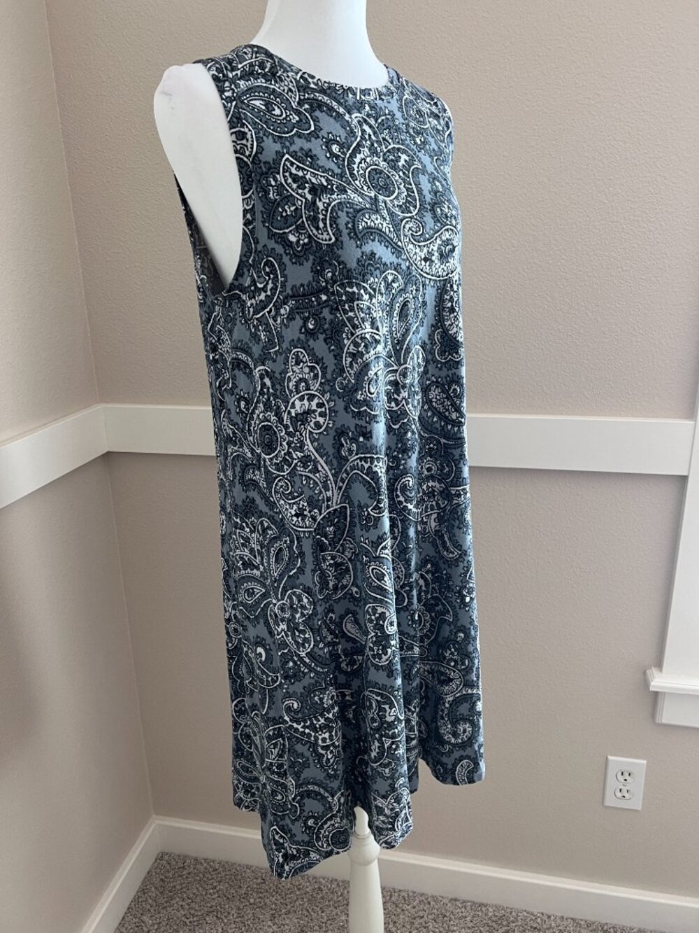 Ann Taylor LOFT Slate Blue Paisley Sleeveless Swing Shift Dress - Size Medium - Picture 3 of 11